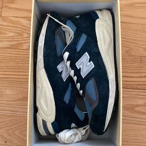 Men’s slightly worn 9 new balance 990v2 USA